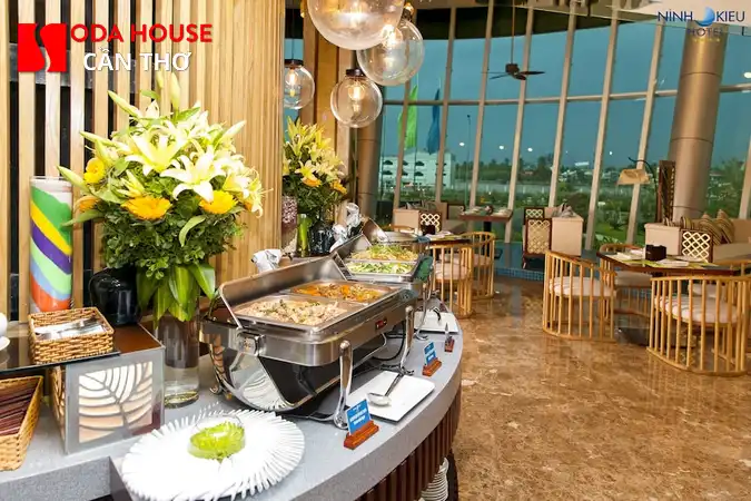 Dịch vụ ăn uống tại phòng (Room Service) ở khách sạn tình yêu Cần Thơ - 1