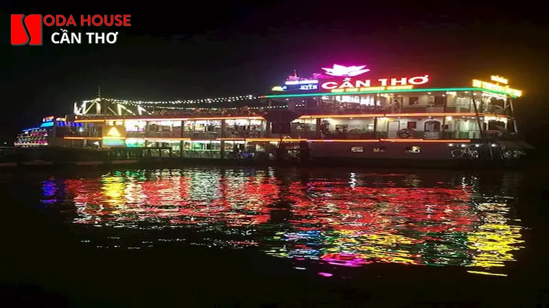 Bến Ninh Kiều Cần Thơ về đêm có gì vui? - 2