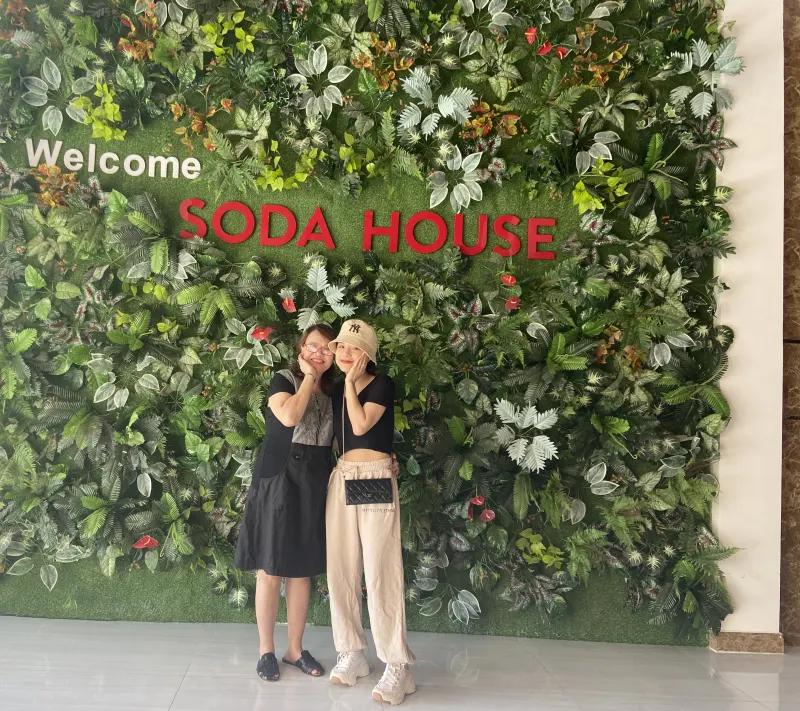 Ca sĩ Thương Võ khoe nhan sắc xinh đẹp khi lưu trú tại Khách sạn Soda House gần sân bay Cần Thơ
