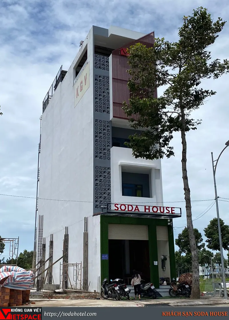 Mặt tiền khách sạn Soda House trên đường Kinh Dương Vương, Bình Thủy, Cần Thơ